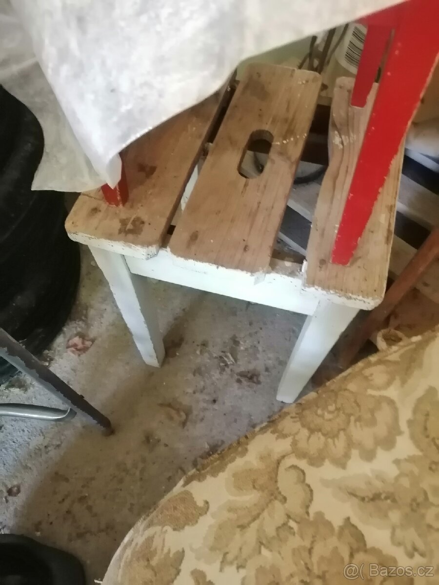 Drevene policky, vesak a zidle - 5