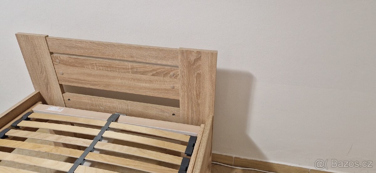 Prodám postel 90x200 s roštem. Cena 2500 kč - 5