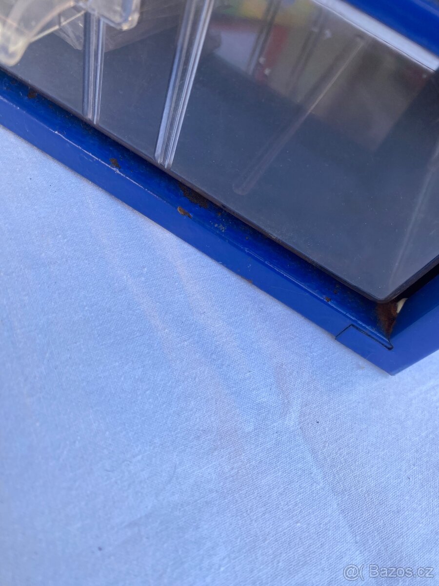 Šuplíkový kompakt na spojovací materiál - 5