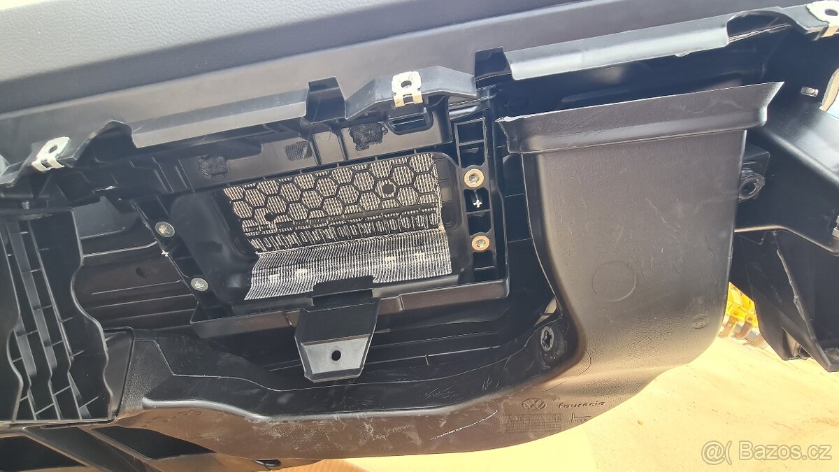 T-Roc nová palubka 2GA 857 002 - 5