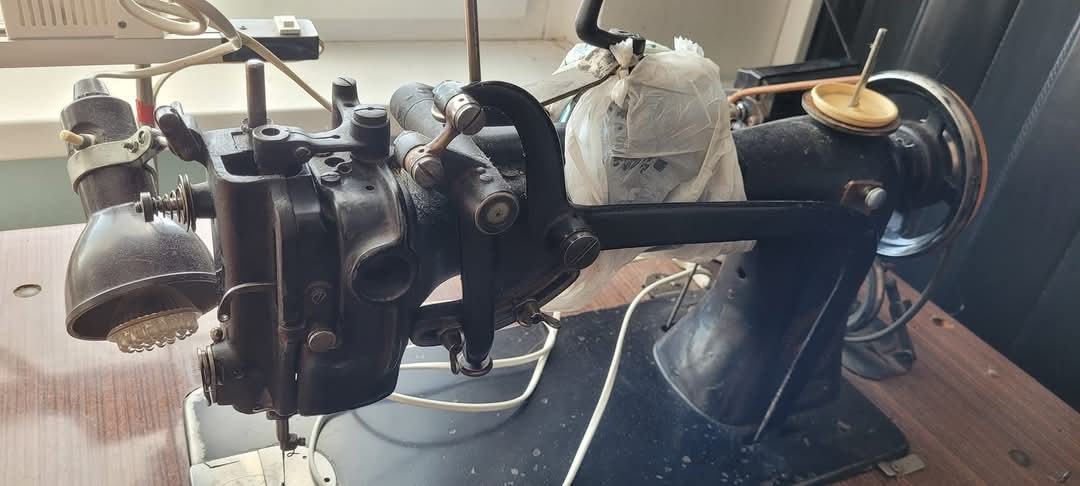 Vyšívací šicí stroj Adler s elektromotorem - 5