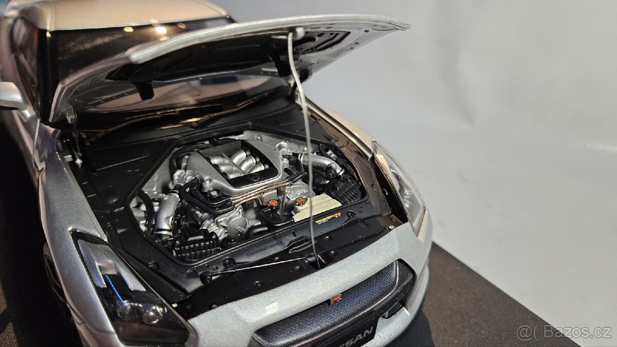 1:18 Auto Art Nissan GTR (Optional Matt Black Wheel) - 5