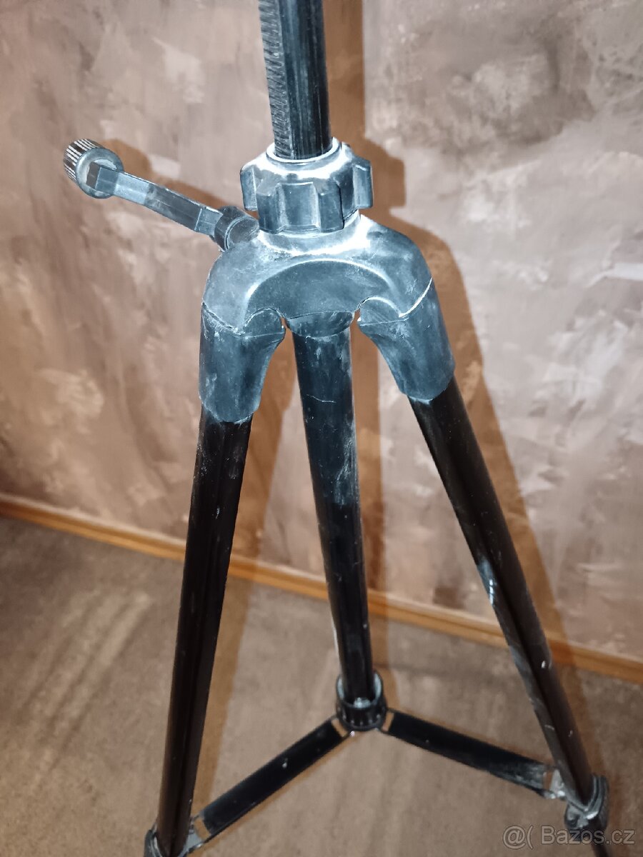 Samonivelační laser se stativem - 5