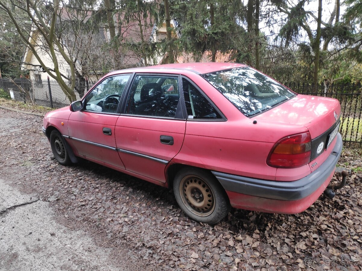 Opel Astra 1.4 rok 1996 - 5