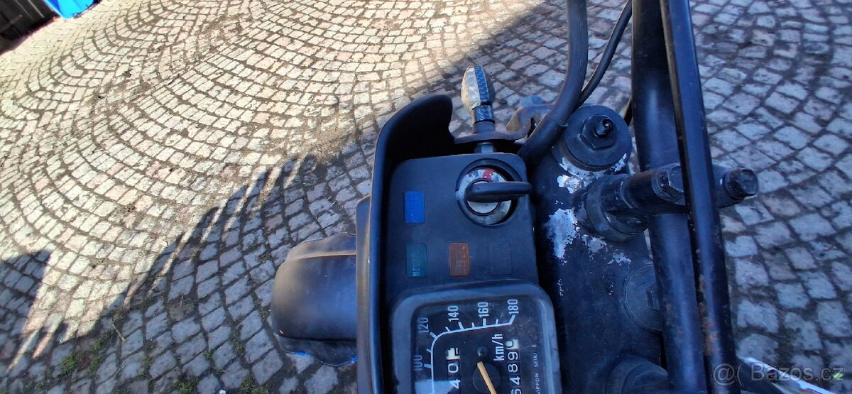 Prodám suzuki dr 600 nepojizdna - 5