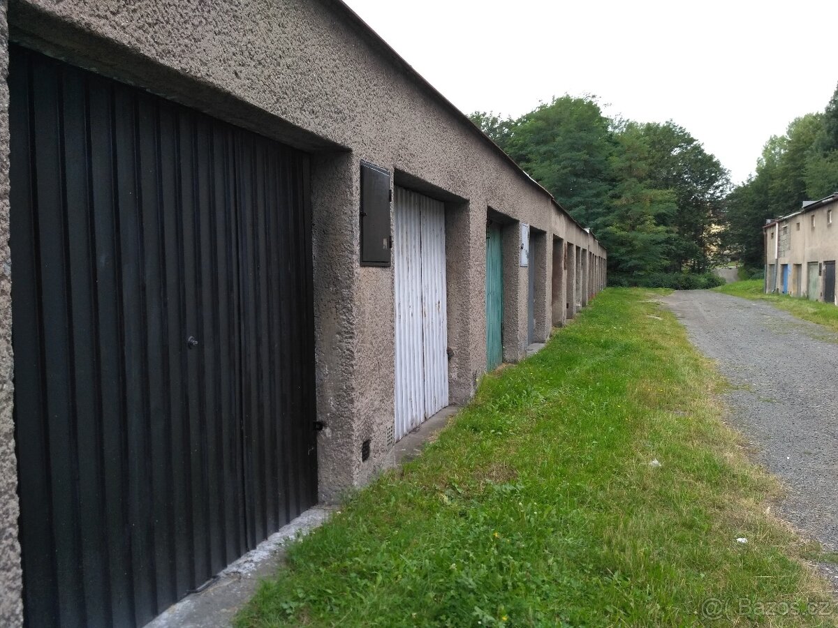 Ostrava centrum nad tankem 23m2 - 5