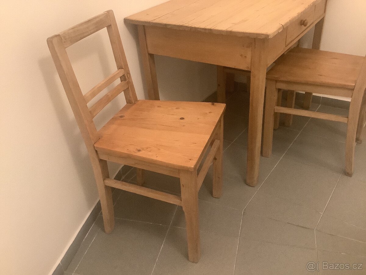 Starý stůl a židle - 5