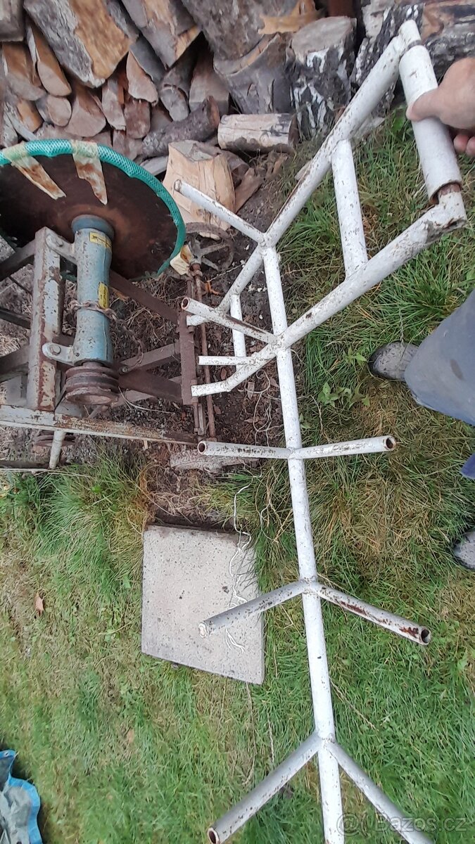 funkční cirkulárku domácí výroby s podavačem dřeva - 5