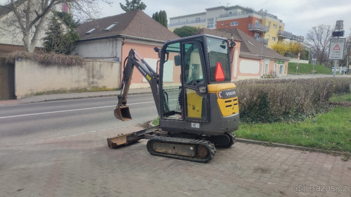 Pásový Minibagr Volvo EC18D - 5
