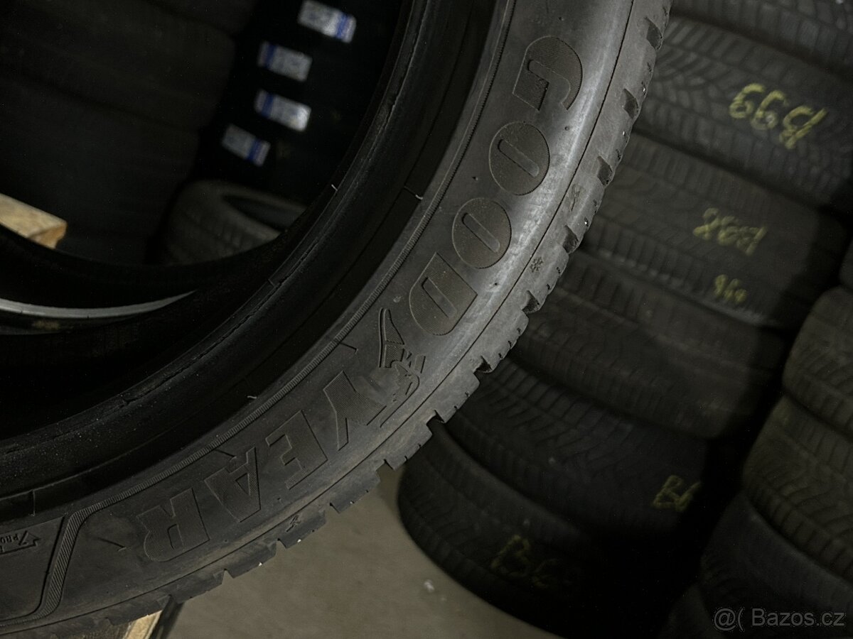 Zimní pneu 245/45 R18 100H Goodyear 6mm - 5