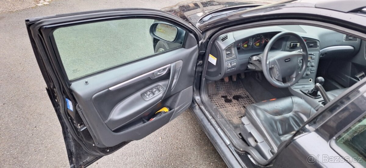 V70 2,4i 2002 7 míst tažné - 5