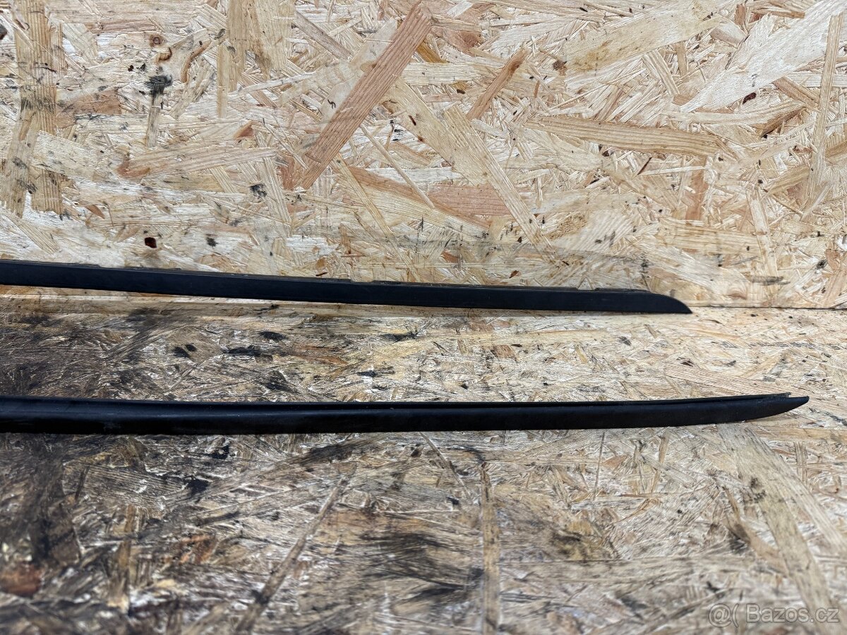 LIŠTY ČELNÍHO OKNA LAND ROVER DISCOVERY SPORT L550 - 5