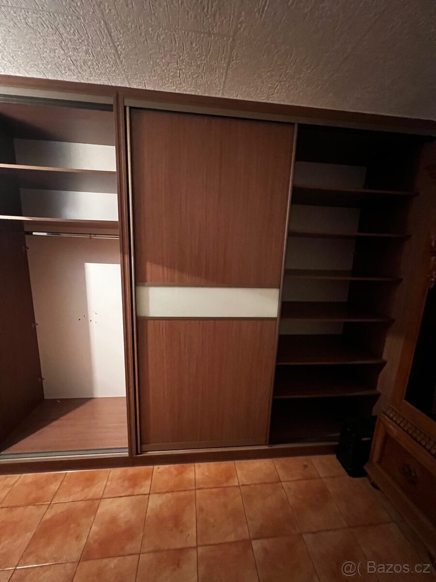 Šatní skříň - 5