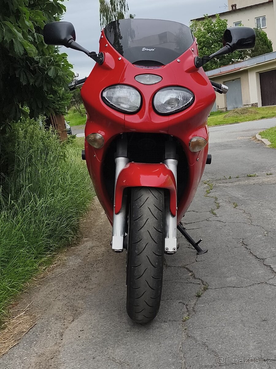 Triumph 955i Sprint ST - 5