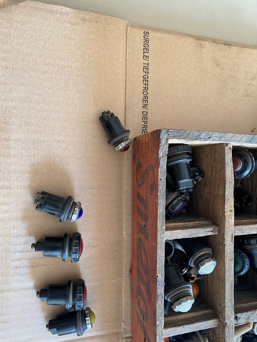 Kontrolky, přepínače, vypínače, atd... - 5