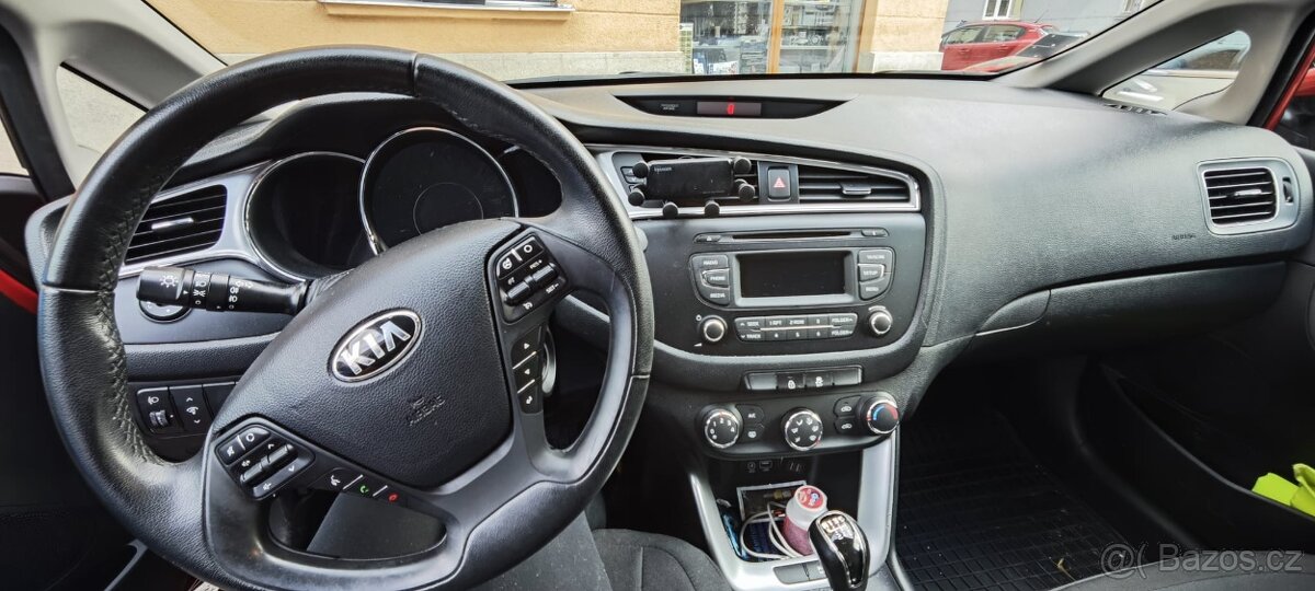 Prodám auto Kia Ceed - 5