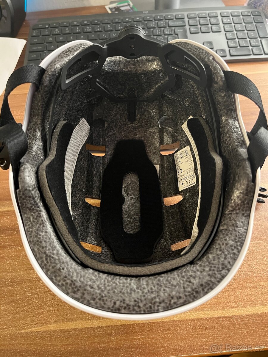 Oxelo dětská helma (Decathlon) - 5