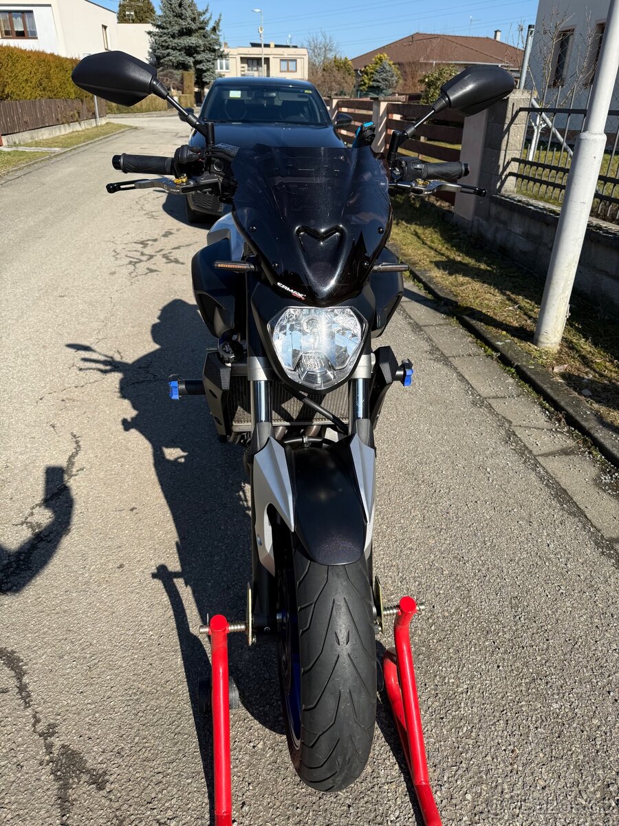 Yamaha MT 07 - 5