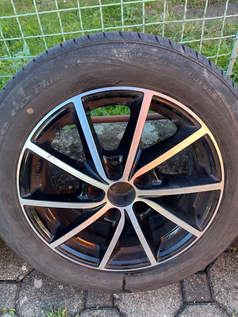 Lité kola Alutec 6.5x16 5x112 letní pneu 205/55/16 - 5