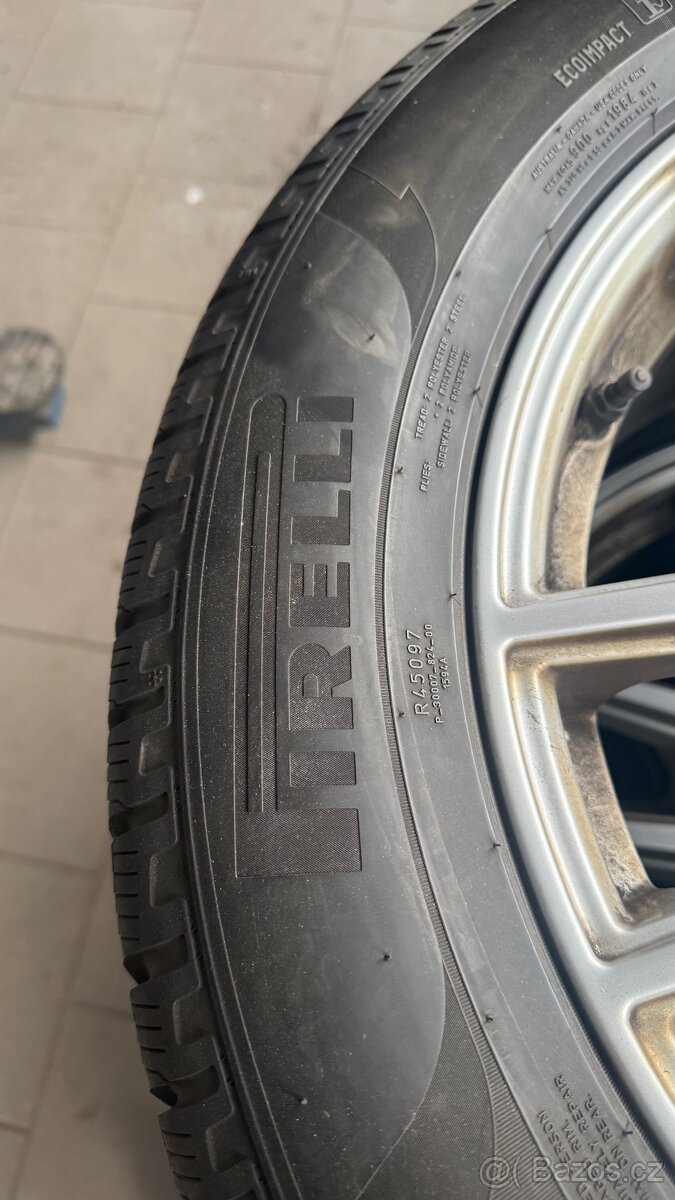 Pirelli scorpion winter 235/55R18 - 5