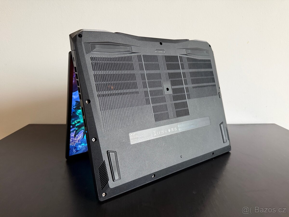Herní notebook Acer Nitro 16 - 5