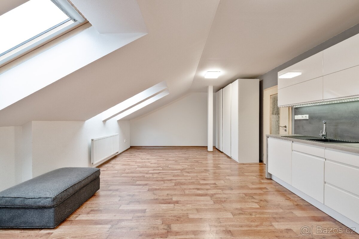 Byt 1+kk v centru Tábora - 5