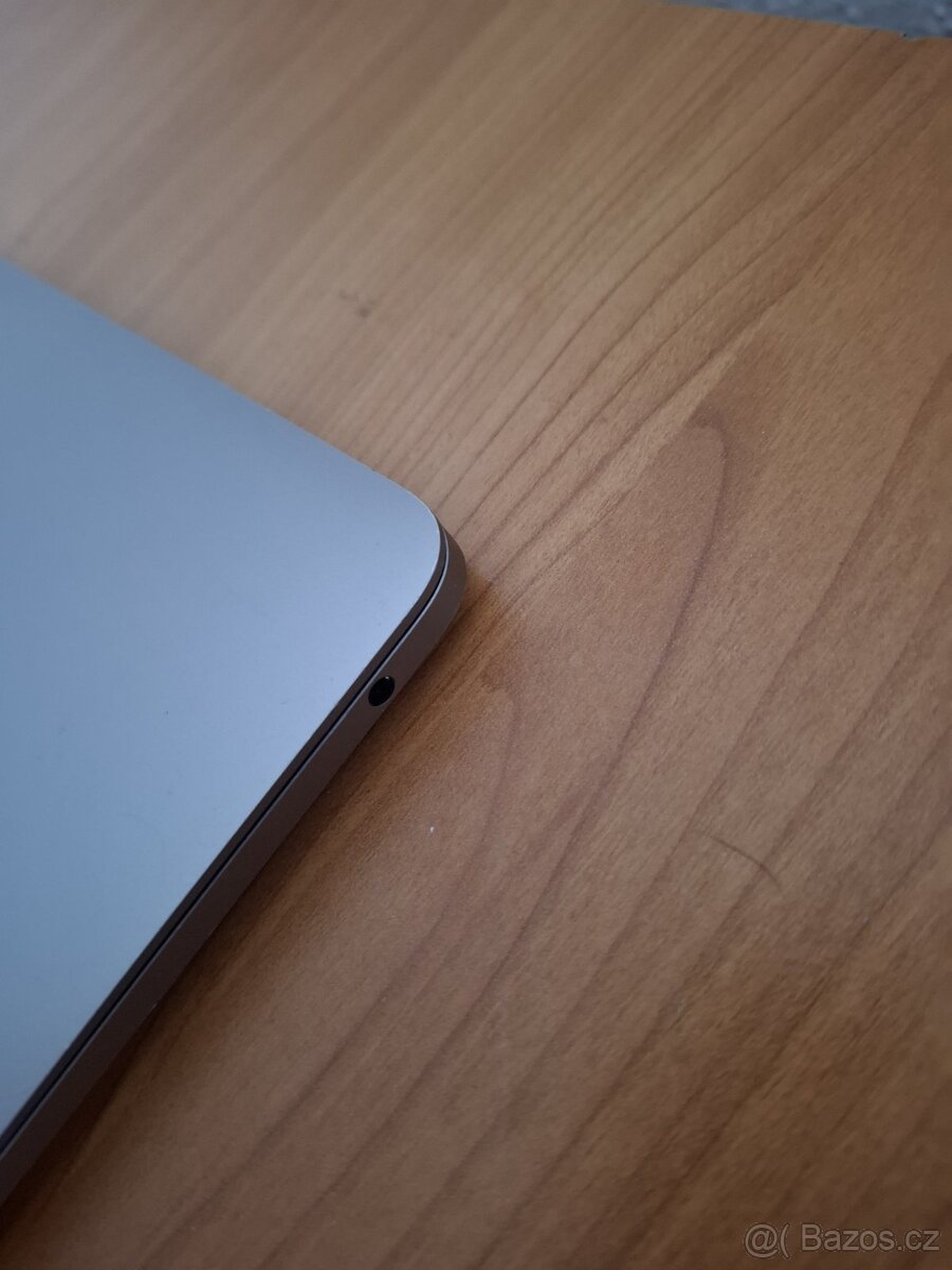 MacBook PRO 13 palců i7 8.Gen 16 RAM 512SSD v TOP stavu - 5