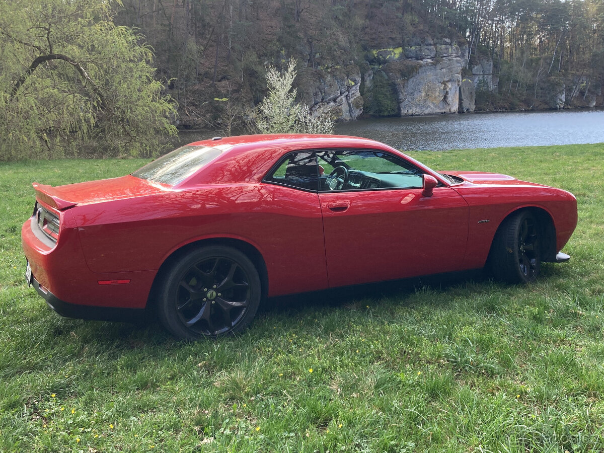 Dodge Challenger 5.7 HEMI - 5