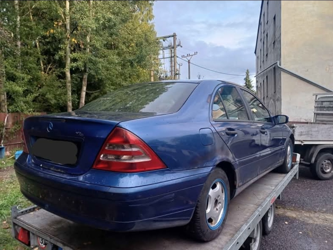 Mercedes w203 - plno náhradních dílů - 5