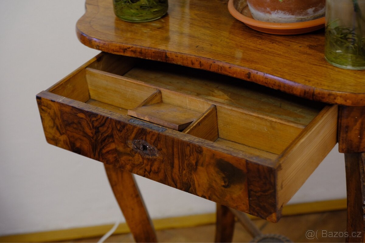 Starožitný stolek - 5