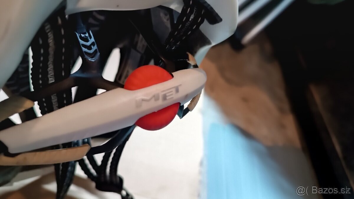Prilba MET VELENO - 5