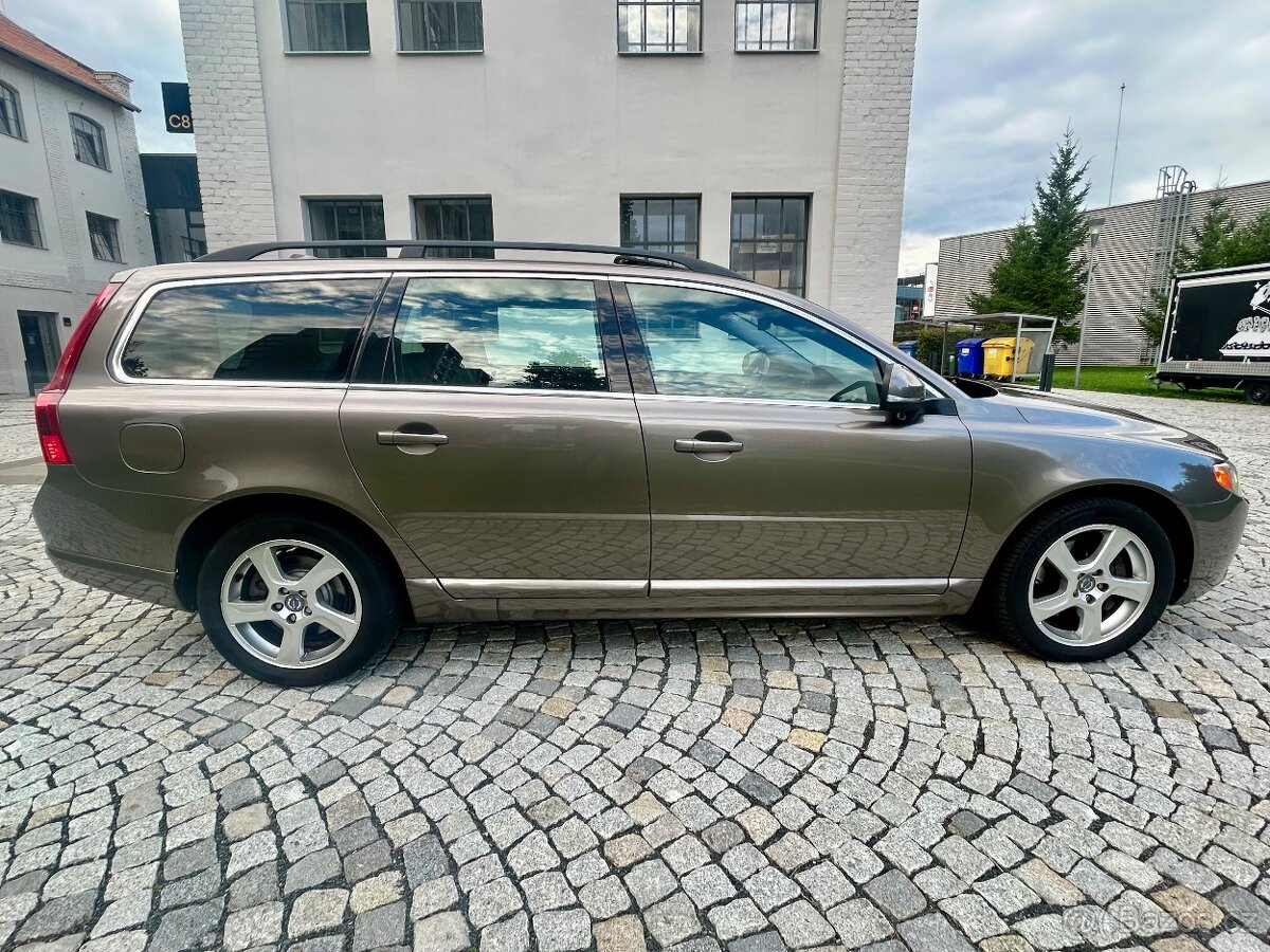 VOLVO V70 2.0D4 120KW 5VÁLCE SUMMUM AUT-KUŽE-Bi XENON-ACC - 5