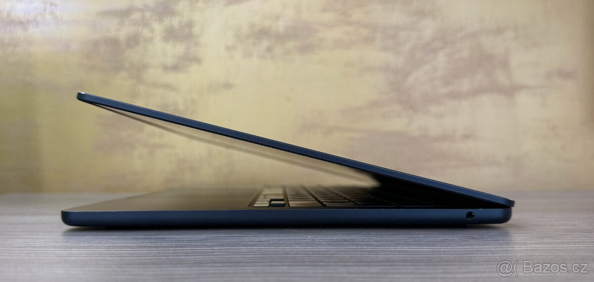 MacBook Air 13" 2022 M2 8GB 256GB Temně Inkoustový - 5