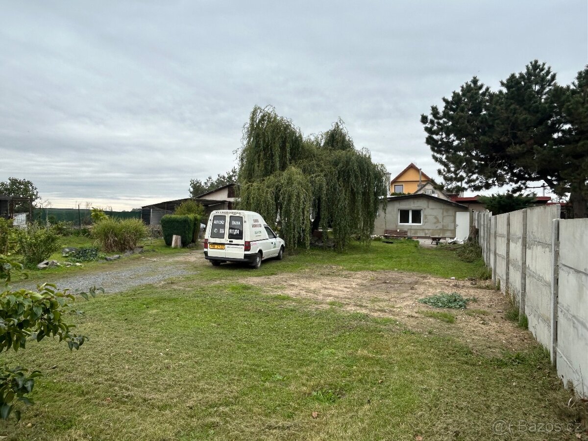 Komplex dvou chat s velkou garáži a pozemkem - 5