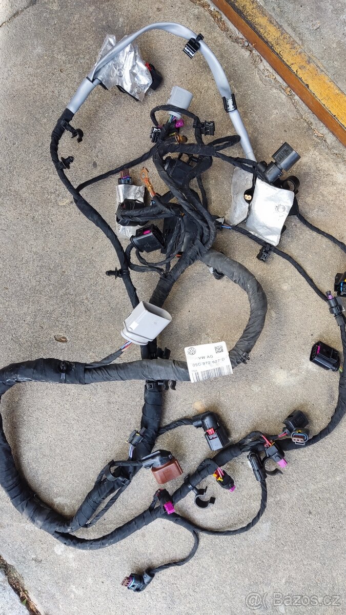 Prodám Přední sklo 658845011 C VAG ORIGINÁL a zadní 5DV - 5