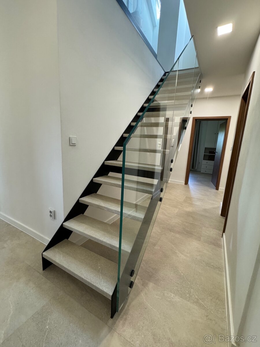 Ocelové schodiště, schody + skleněné zábradlí - 5
