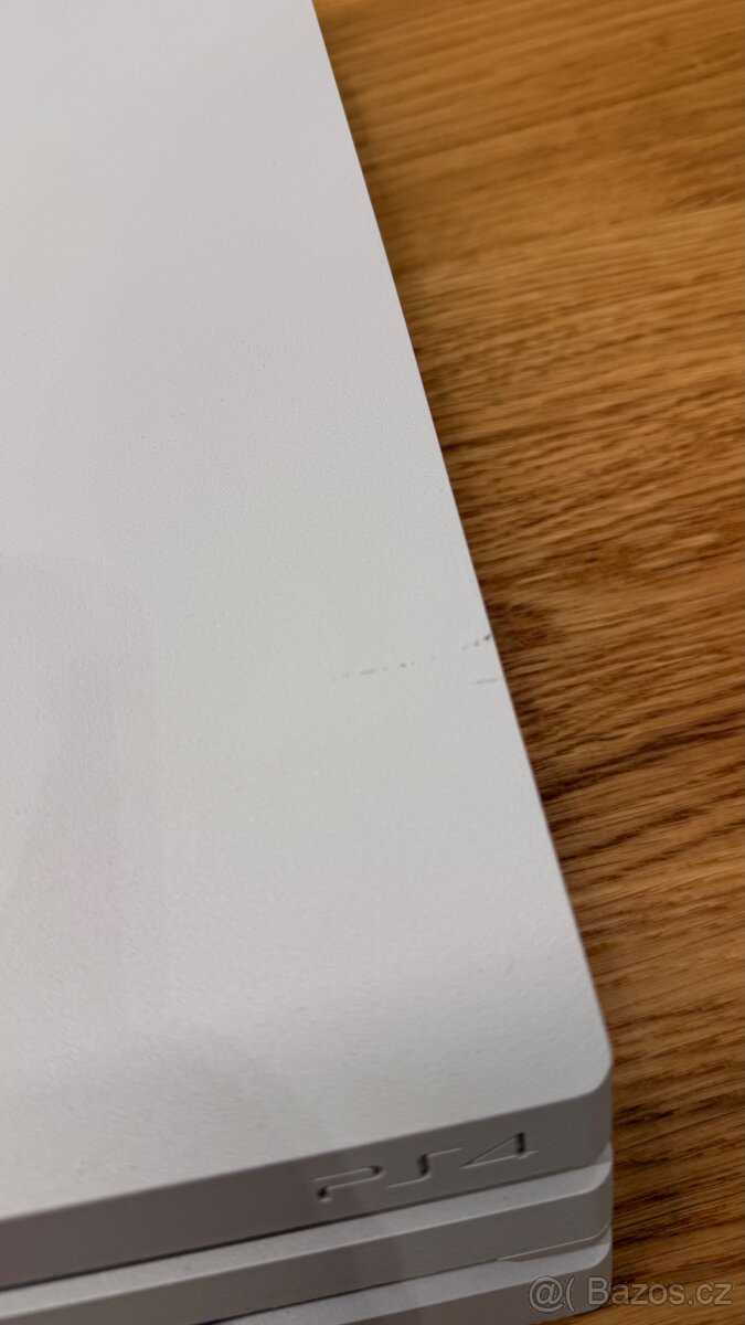 PS4 pro + 2 ovladače dual shock - 5