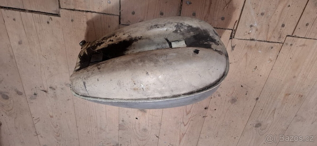 Řidítka a nádrž - 5