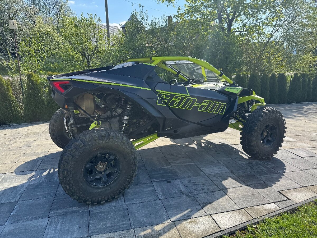 Can Am Maverick R