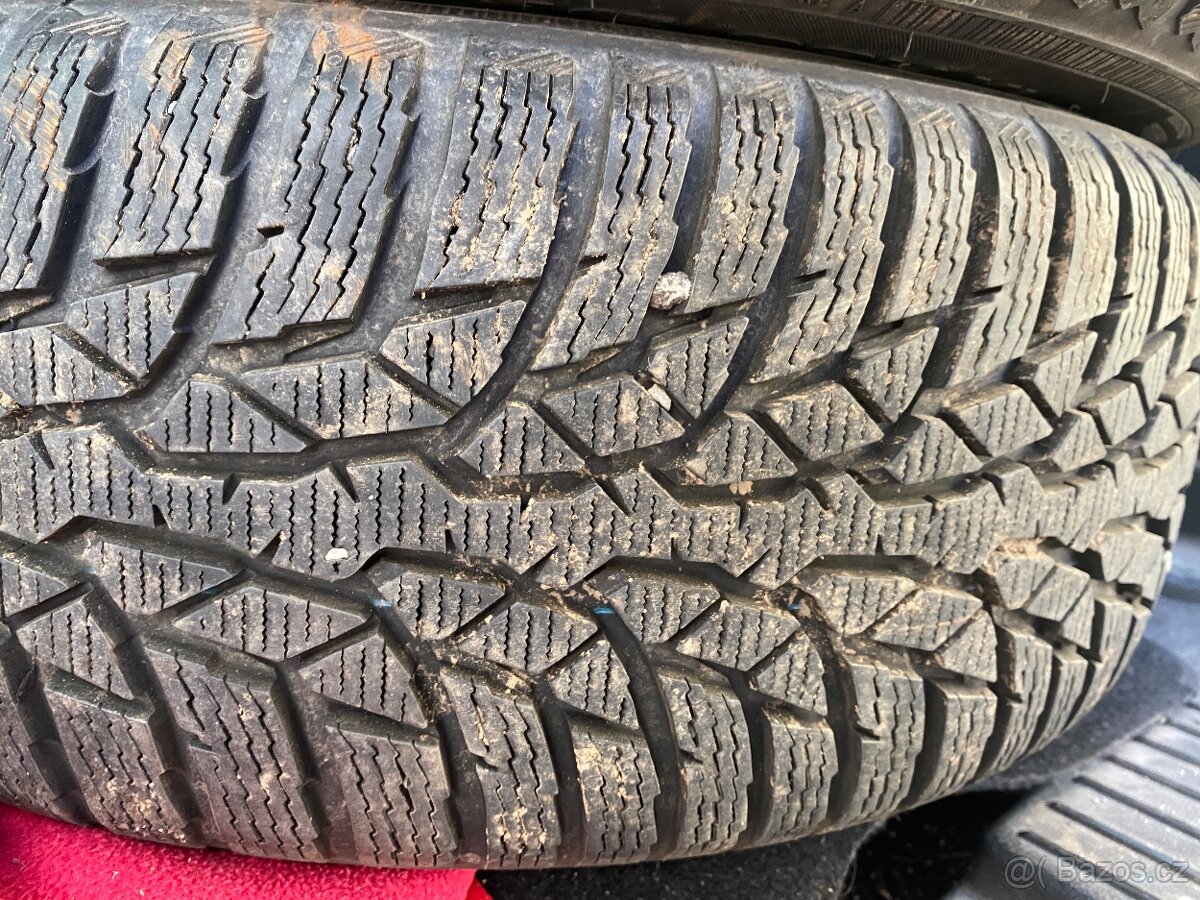 Plechové disky 16” 5x114,3 a zimní pneu 215/60/R16 - 5