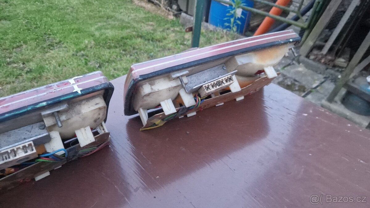 Prodám zadní světla Wartburg - 5