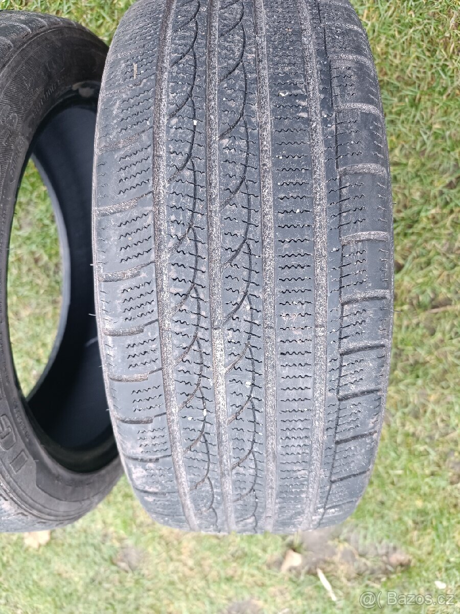 Pneu zimní 215/45 R17 - 5