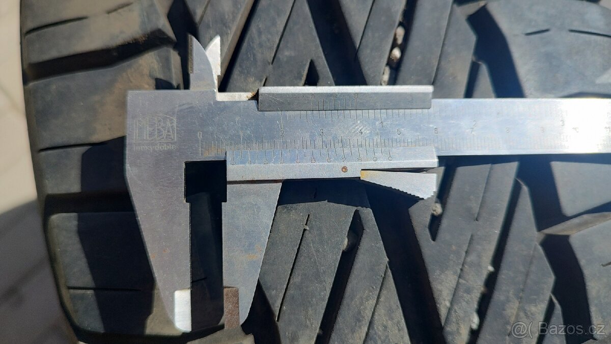 Prodám pneu 215/60R16 - 5