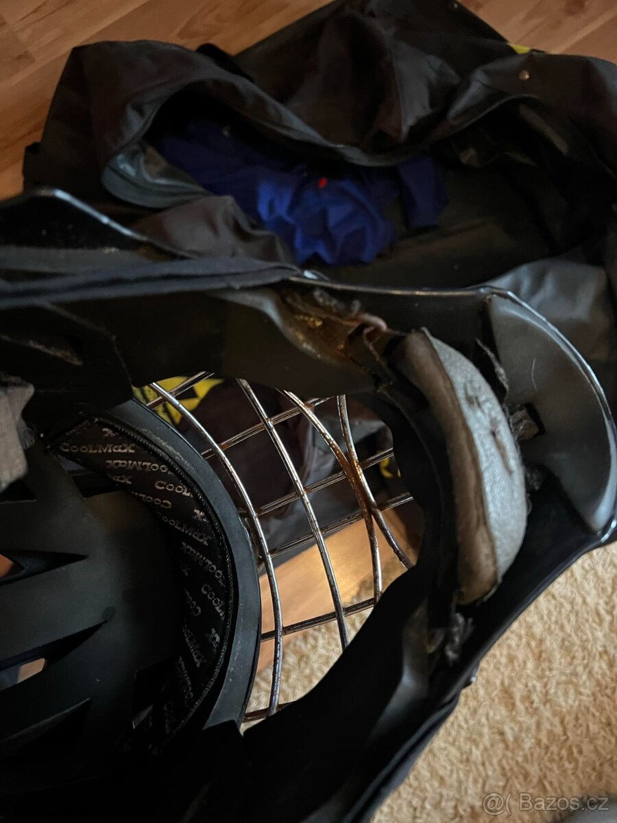 Hokejová brankařská helma. - 5