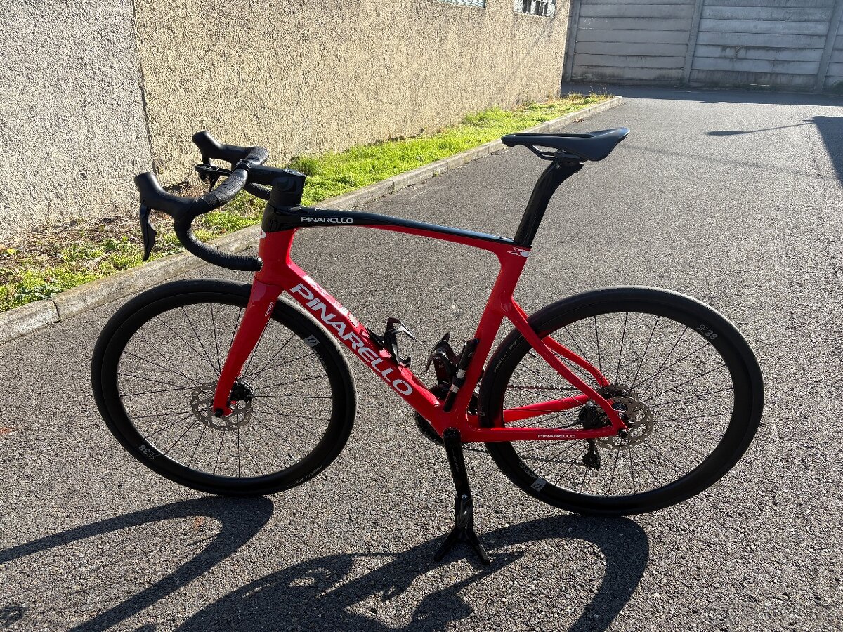 Pinarello X3 Keen Red – Shimano 105 Di2, karbonová kola, wat - 5