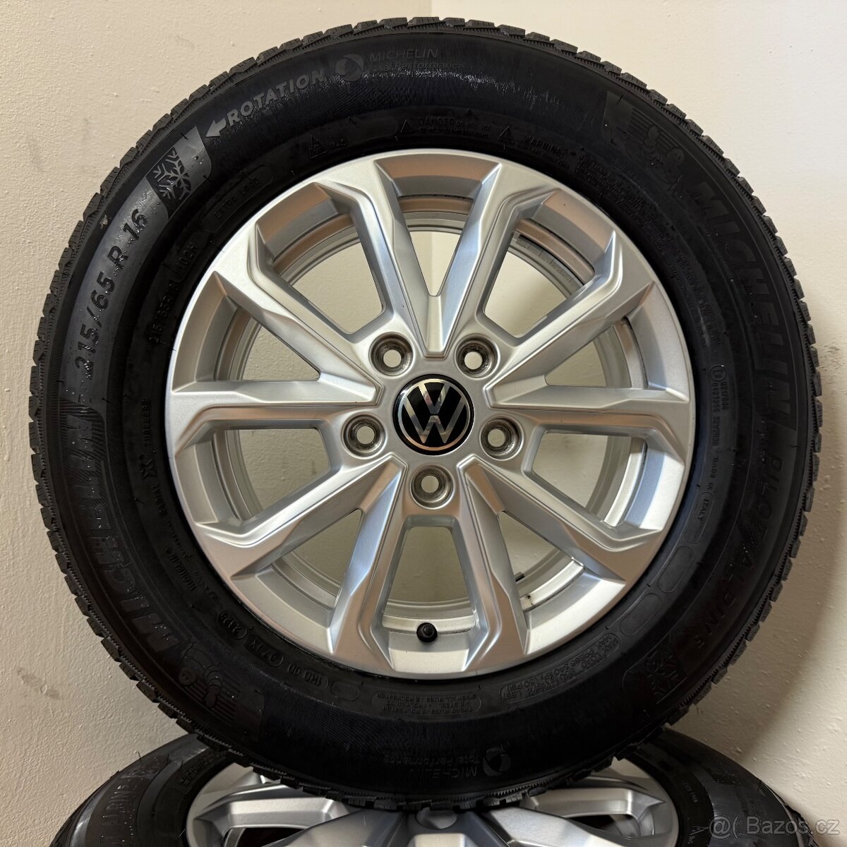 VW T7 MULTIVAN 5x120 R16 ET60+ZIMNÍ 215/65R16 7,5mm - 5