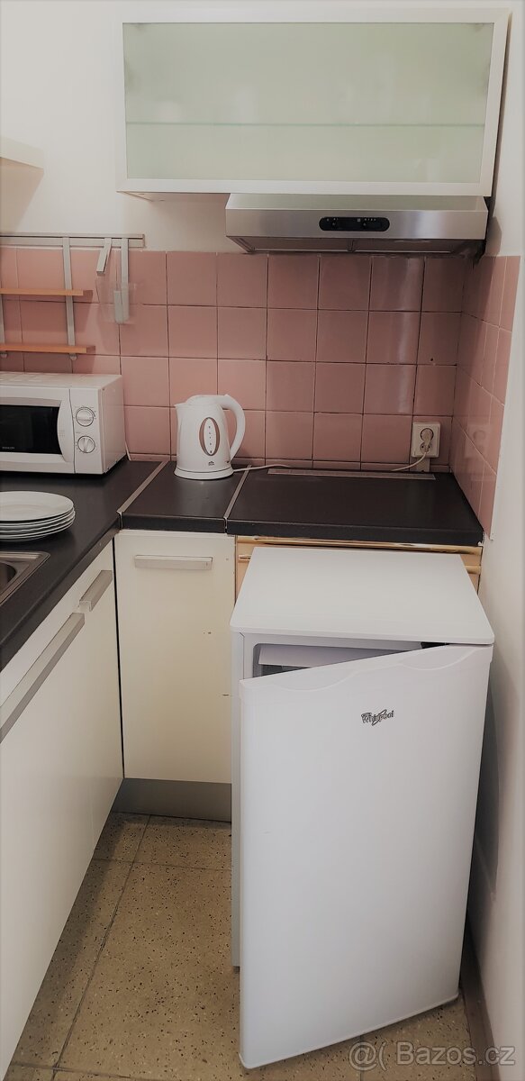 Zařízená garsonka s balkonem - 5