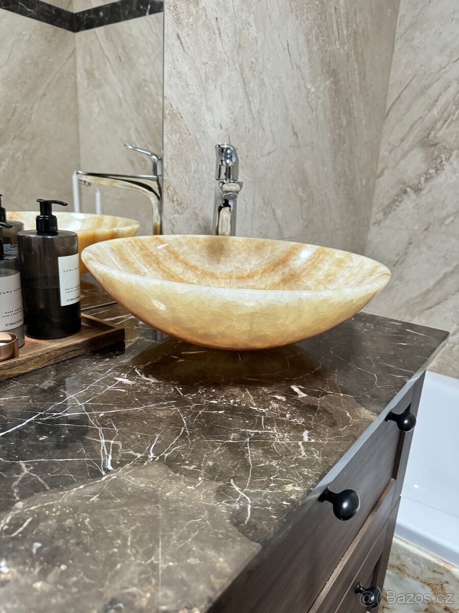 Umyvadlová skříň - 5