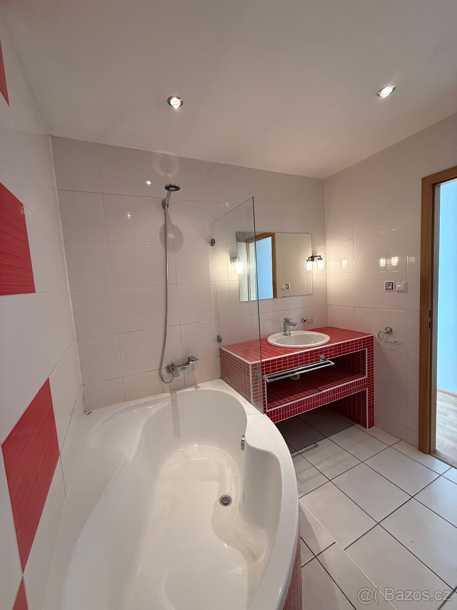 Pronájem bytu 2+1 v Chomutově - ul. Stavbařská - 5