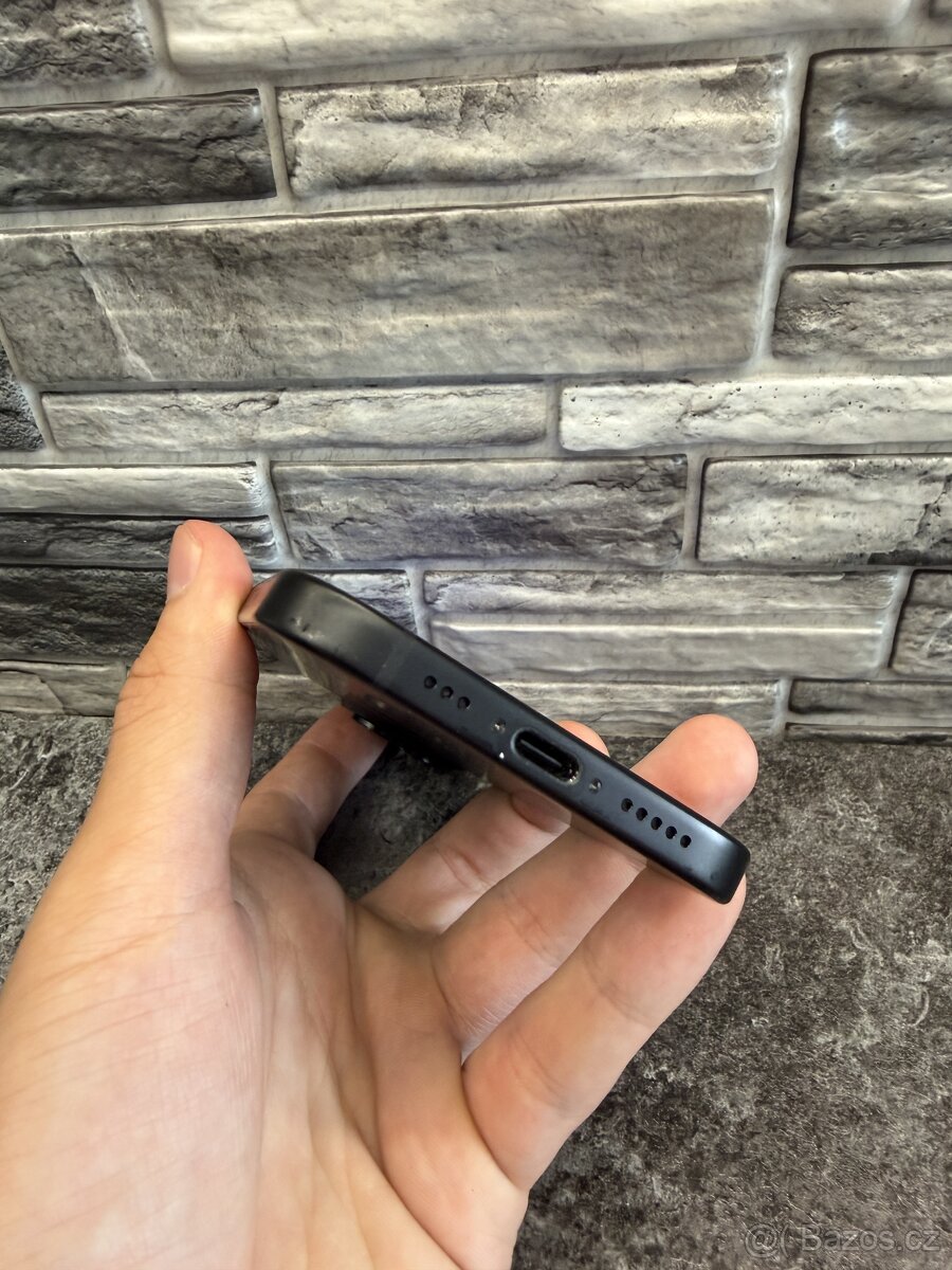 iPhone 15 128GB Black, baterie 84% - 5